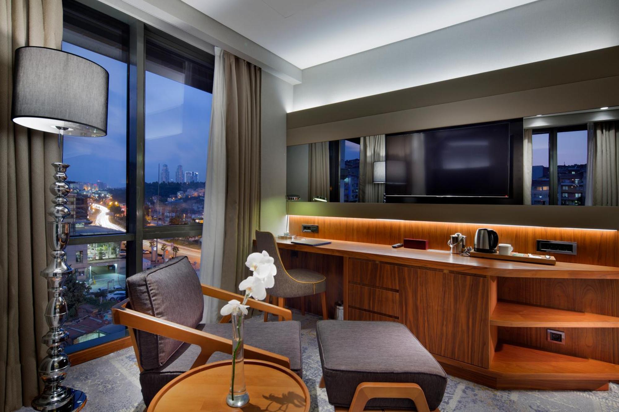 Doubletree By Hilton Istanbul - Piyalepasa Hotel Exterior photo